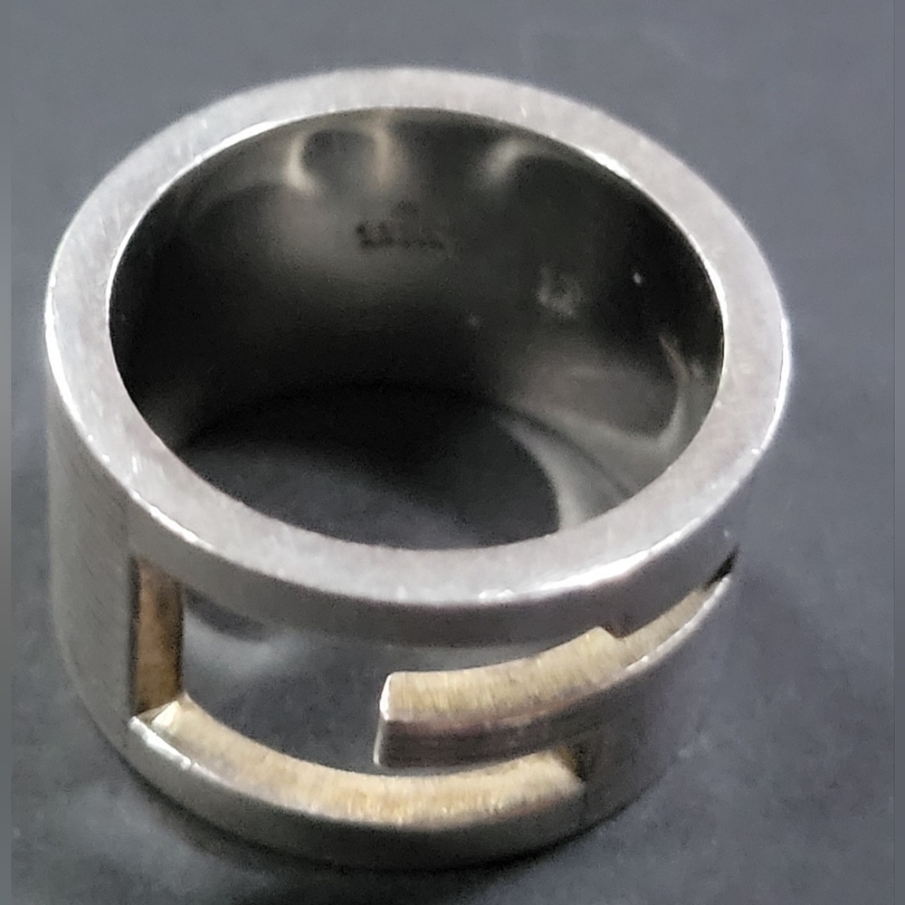 GUCCI Sterling Silver Wide G Logo Ring - Picture 2 of 5
